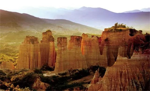 飽覽神奇土林風(fēng)光，組團(tuán)游玩更優(yōu)惠！